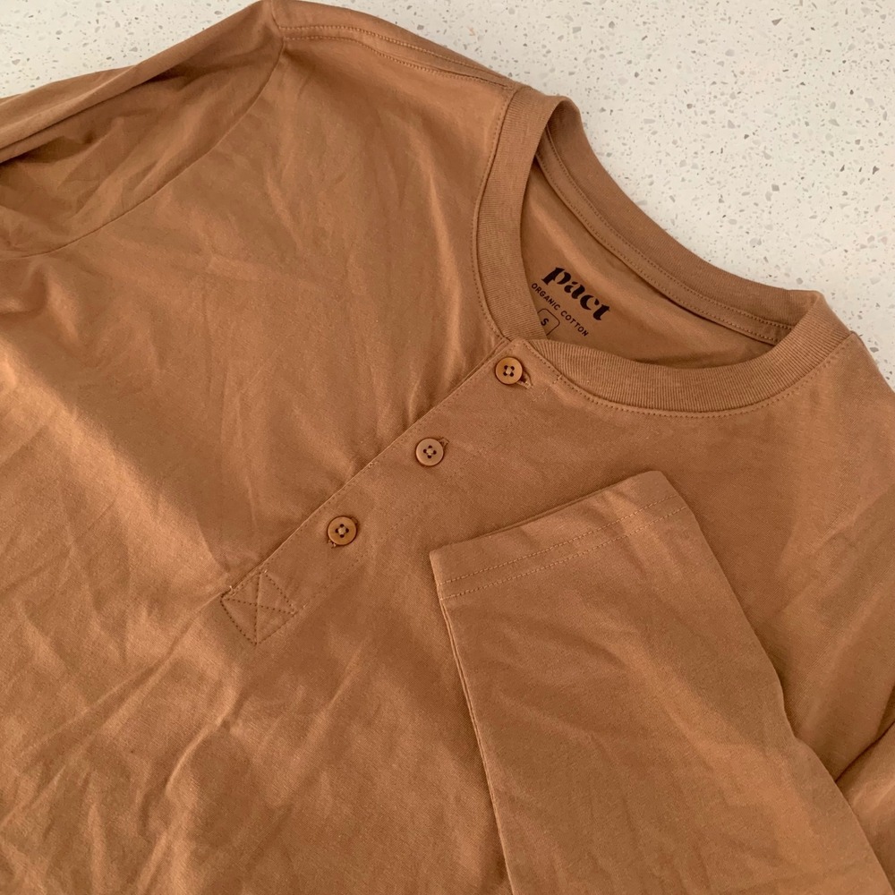 Pact Organic‎ Cotton Long Sleeve Henley Top Camel Brown WB1-MHN Mens Small